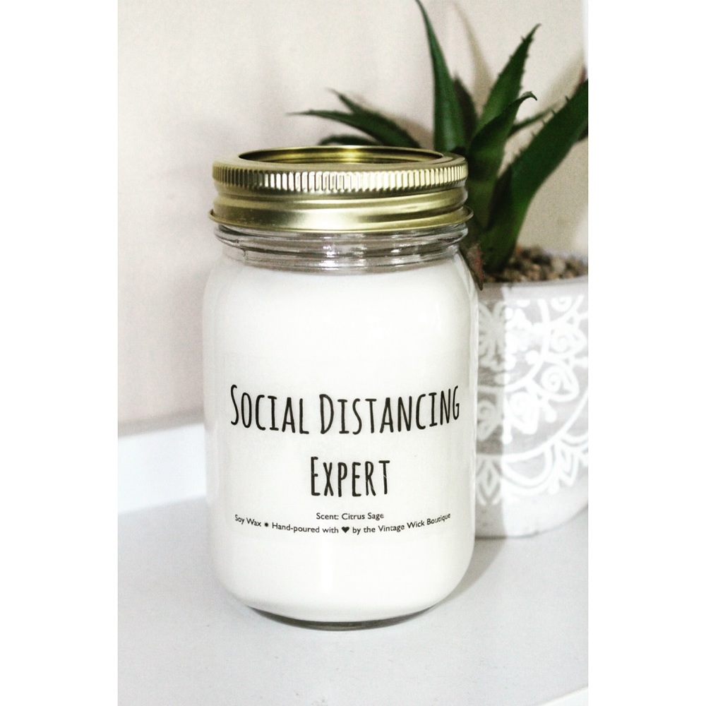 🌟SALE🌟 Social distancing expert” 8oz SOY candle - Picture 1 of 3